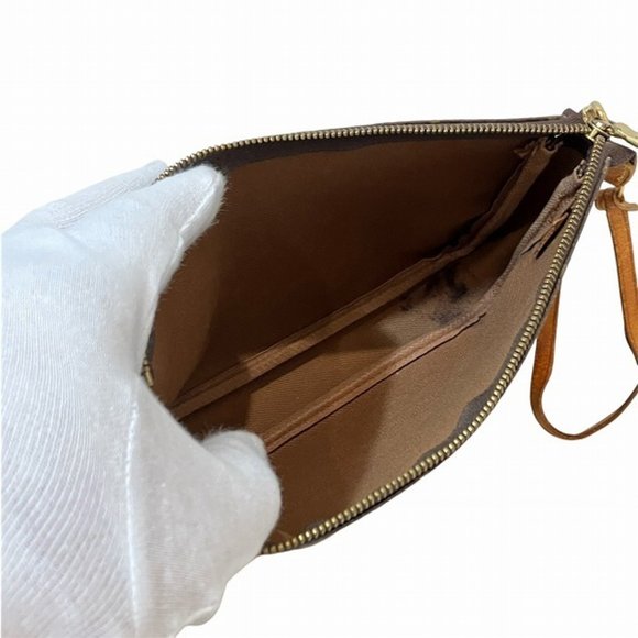 LOUIS VUITTON Brown Monogram Shoulder Bag - Picture 6 of 9